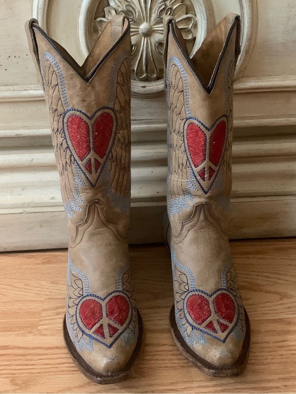Corral Women's Cowboy Boots Heart, Wings & Peace Embroidery Tan Leather Sz 3 1/2